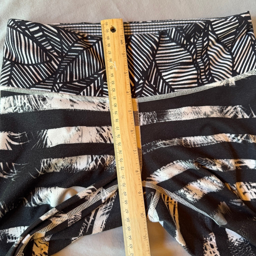Lululemon Bundle Sz 6 | Racerback Tank / Bra + Wunder Under Crop Leggings Palm - Picture 11 of 11